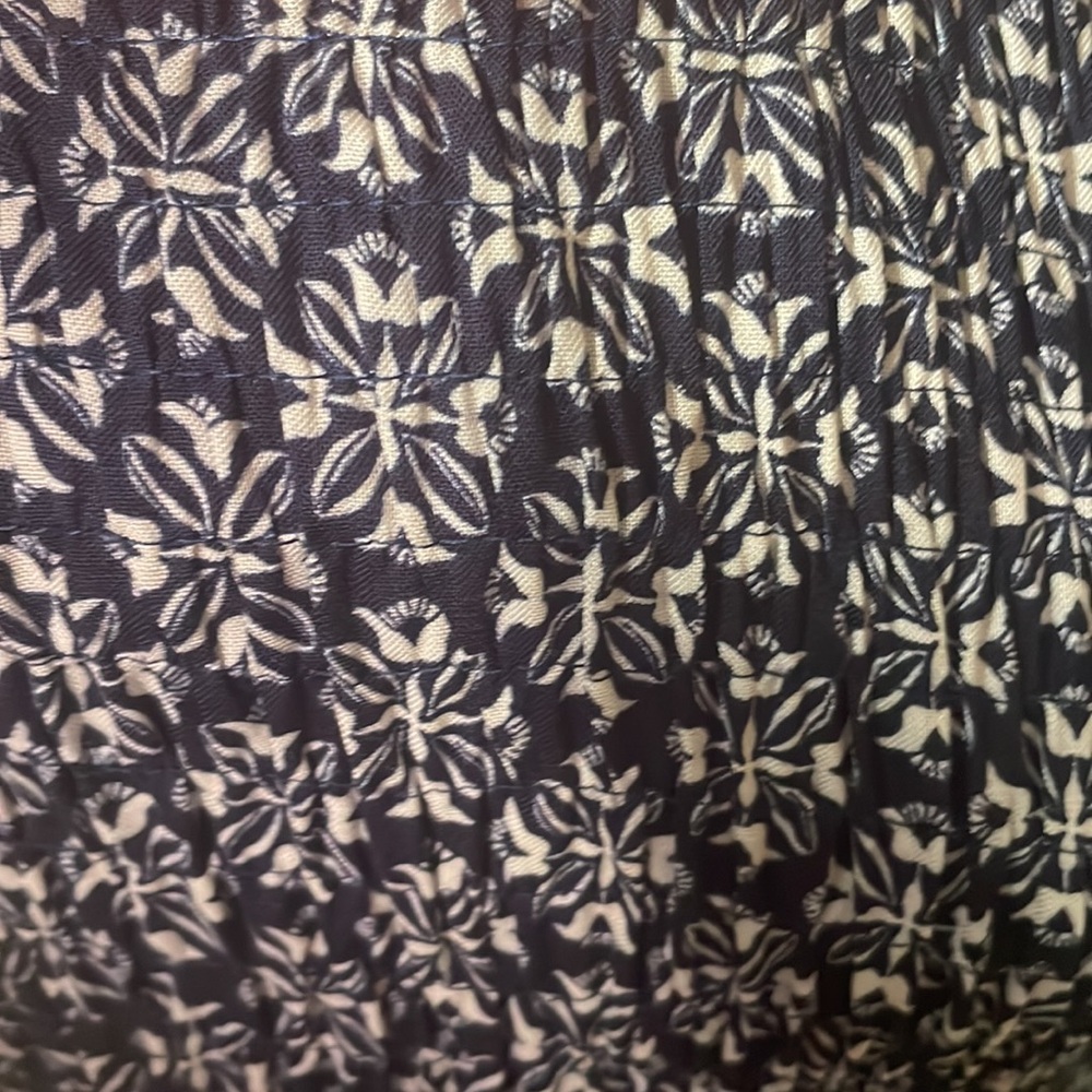 Lovely smocked front and back navy and white dress with 3/4 length sleeves - Picture 5 of 9